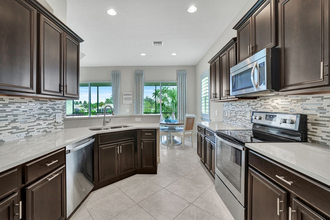 8839 Nautical Landing Cir #202, Naples, FL 34120