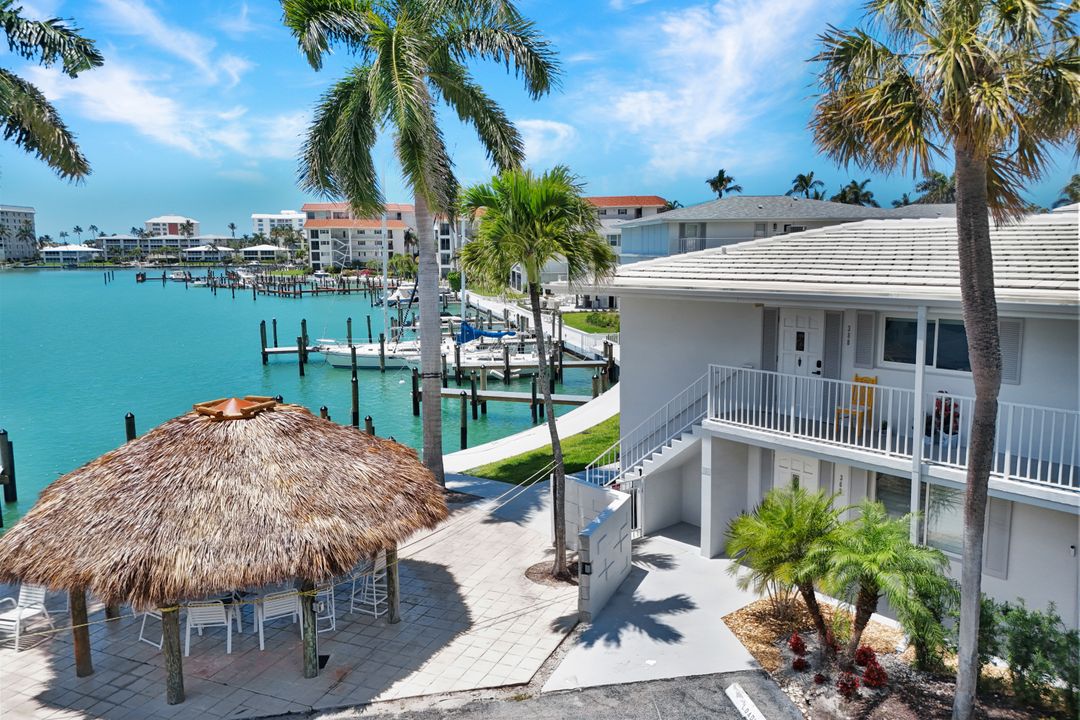 388 Harbour Dr #388, Naples, FL 34103