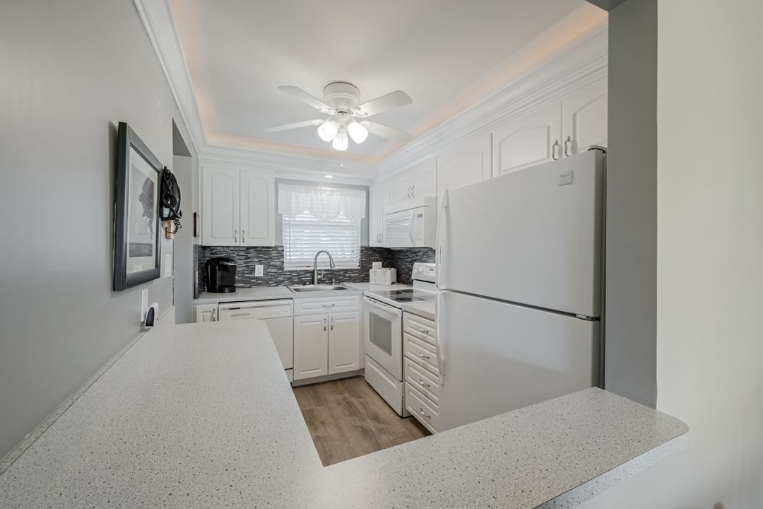 300 Forest Lakes Blvd #104, Naples, FL 34105