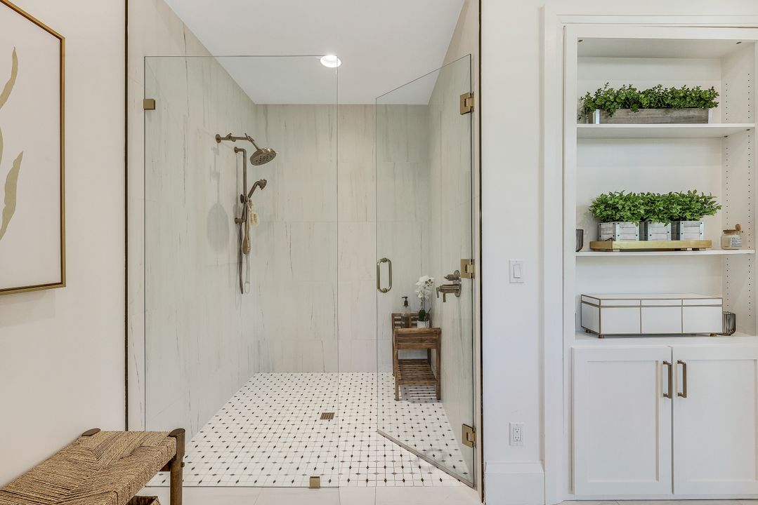 679 Rudder Rd, Naples, FL 34102
