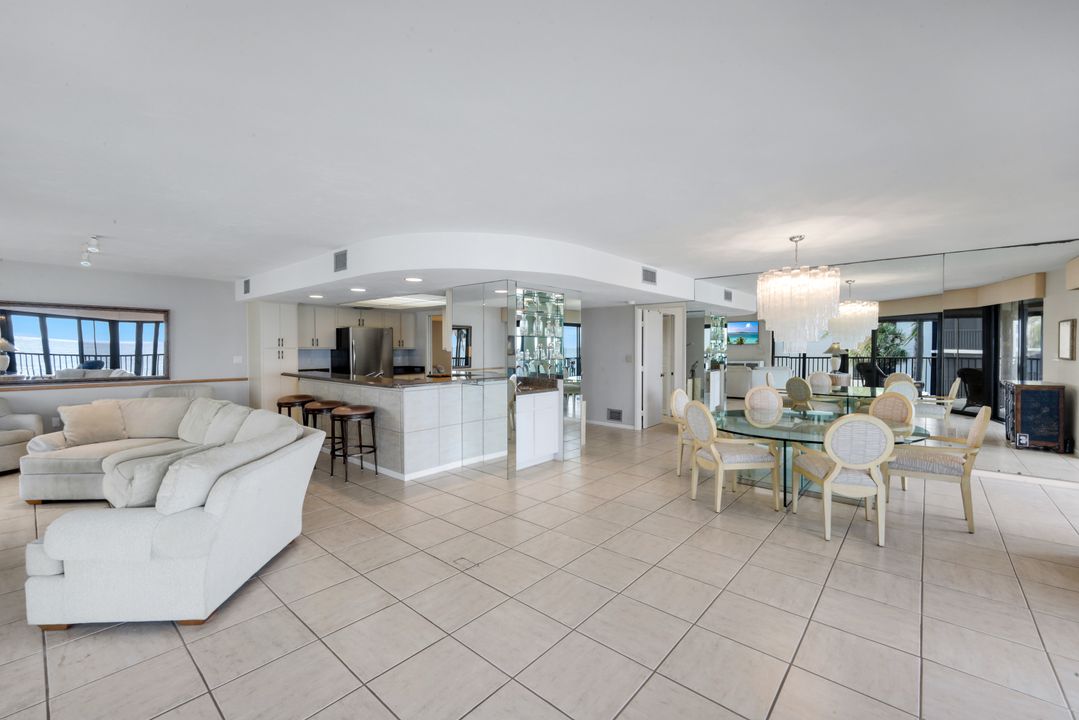 9653 Gulf Shore Dr #303, Naples, FL 34108