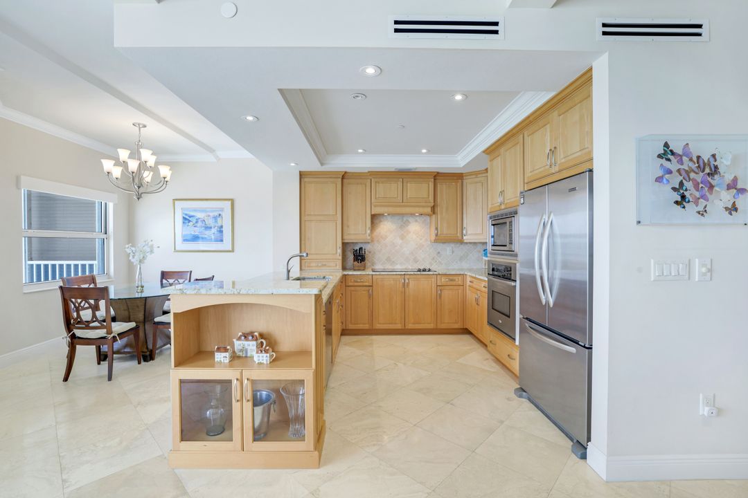 9577 Gulf Shore Dr #801, Naples, FL 34108
