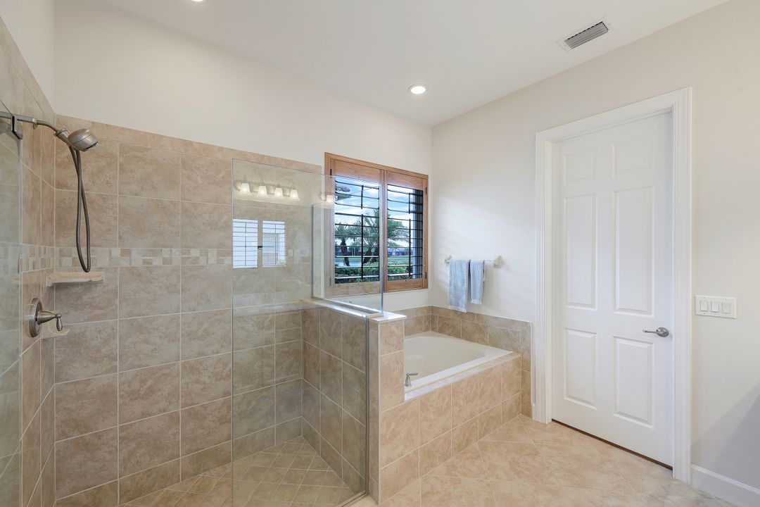 9360 Marble Stone Dr, Naples, FL 34120