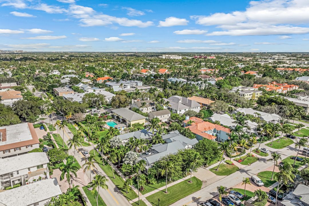 359 2nd St S, Naples, FL 34102