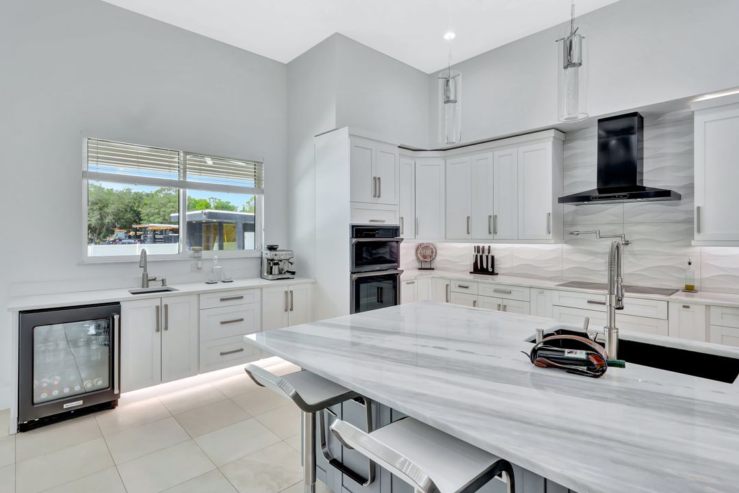 140 37th Ave NW, Naples, FL 34120