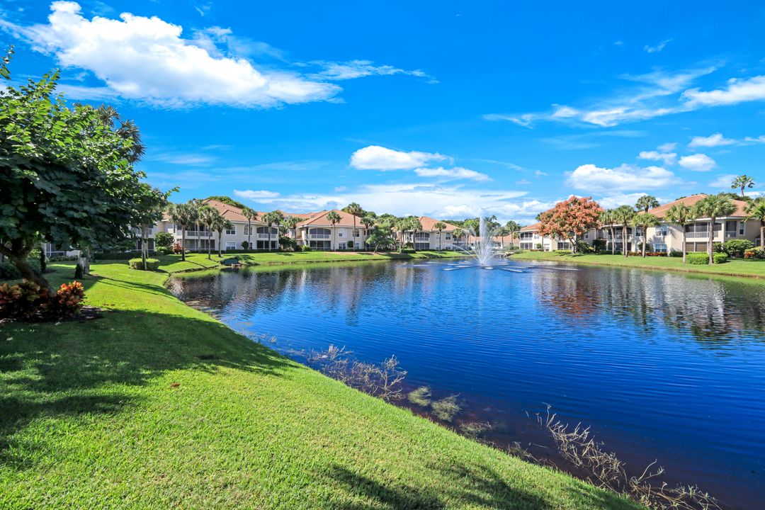 8453 Abbington Cir #811, Naples, FL 34108