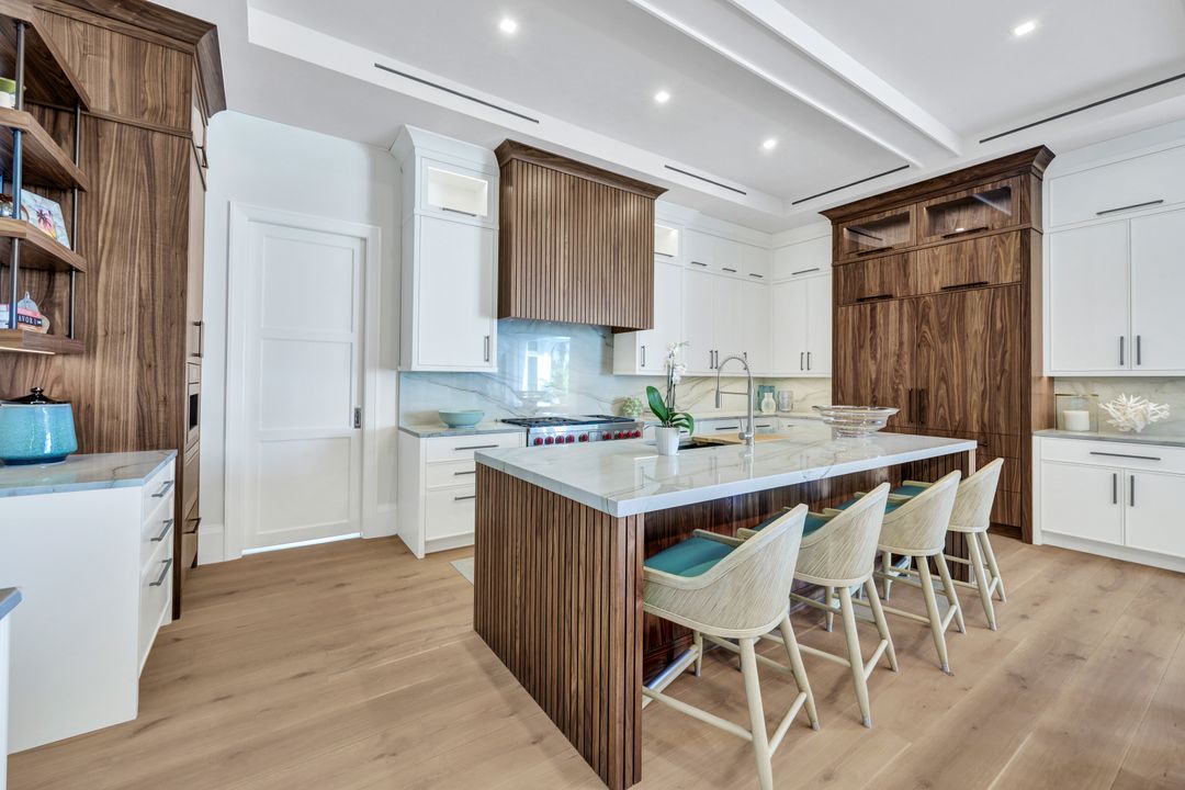 3637 Crayton Rd, Naples, FL 34103