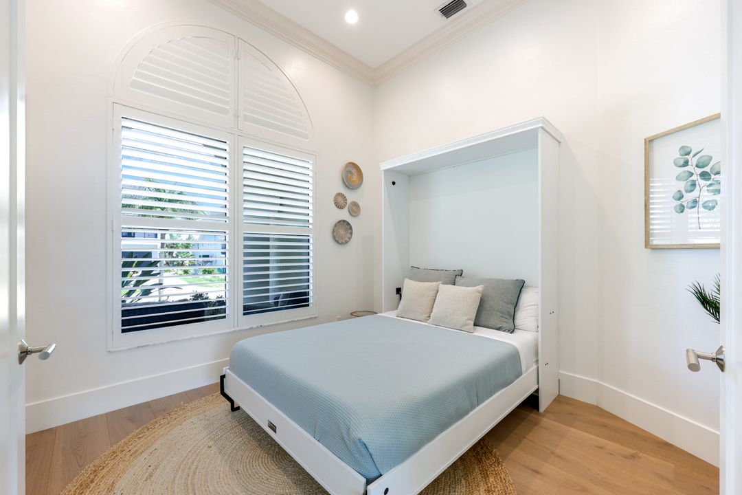 452 Willet Ave, Naples, FL 34108