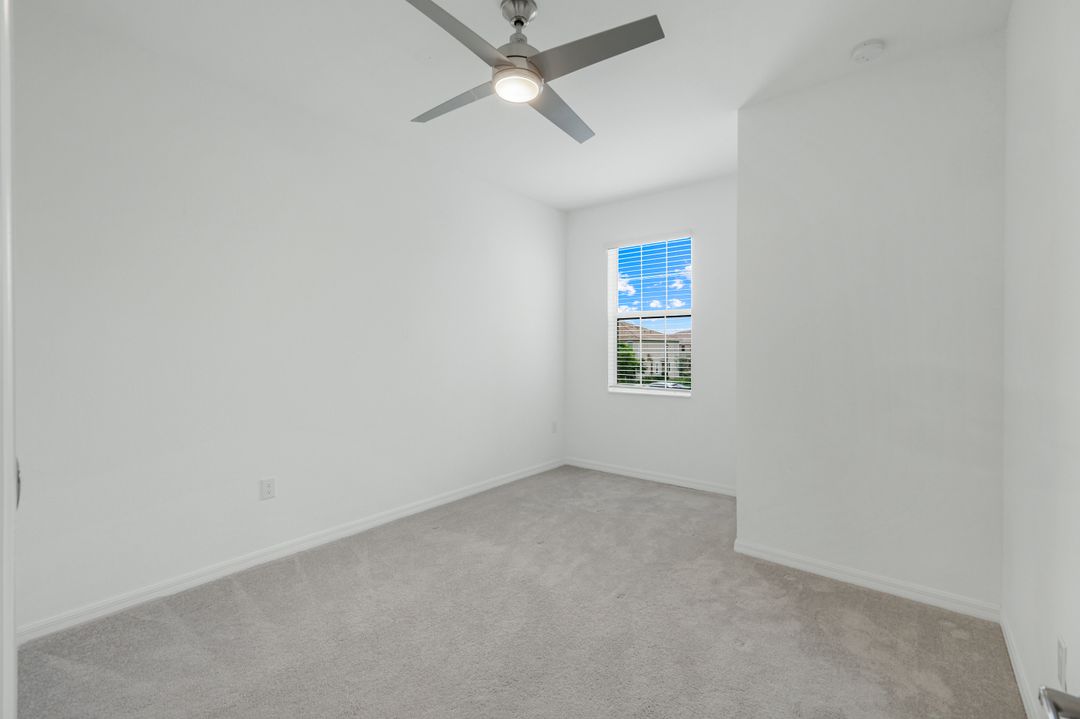 2858 Blossom Wy, Naples, FL 34120