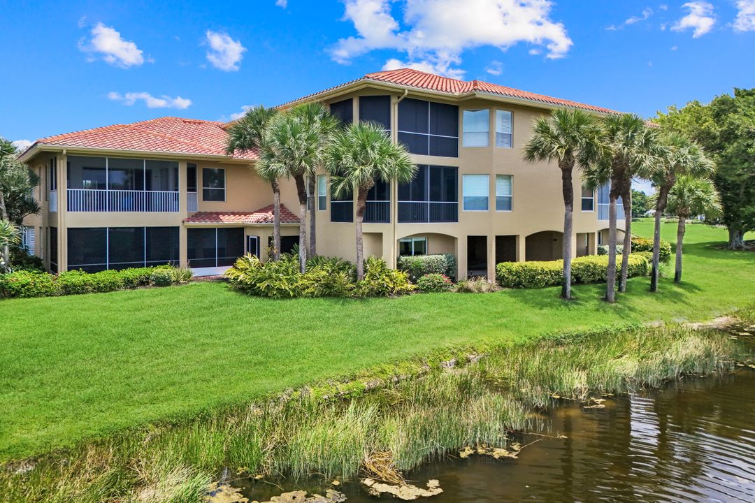 1895 Les Chateaux Blvd #302, Naples, FL 34109