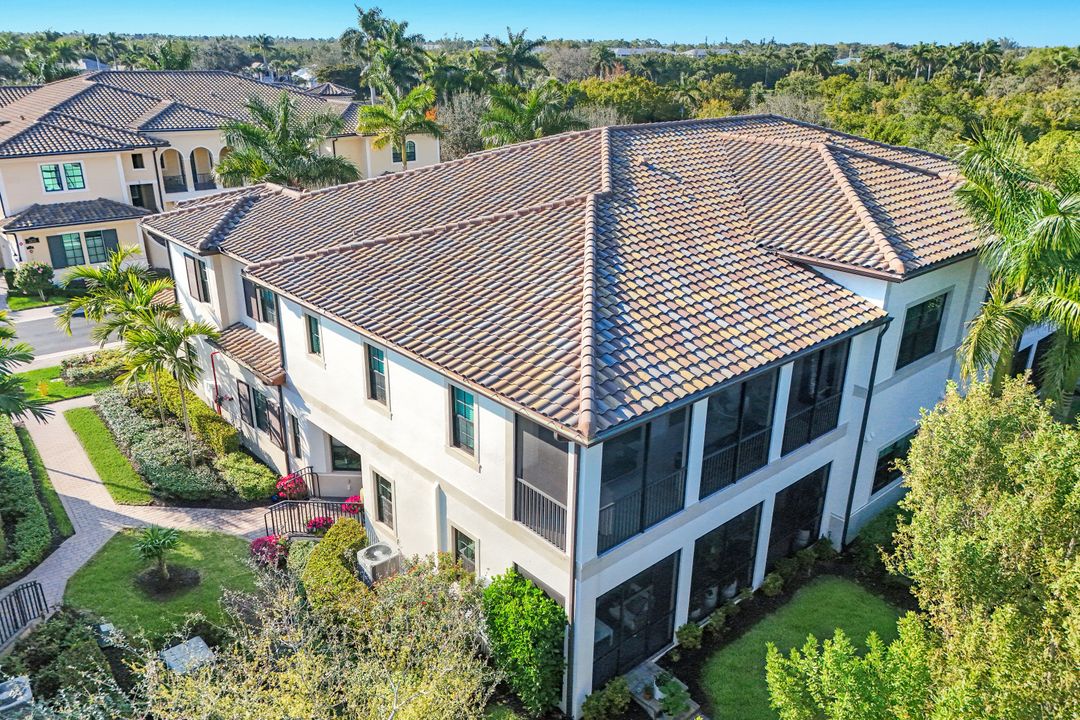 2472 Breakwater Wy #11-102, Naples, FL 34112