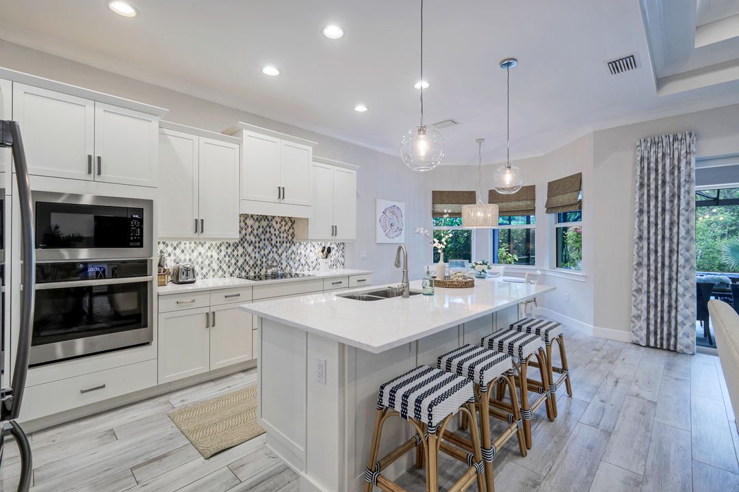 6323 Antigua Way, Naples, FL 34112