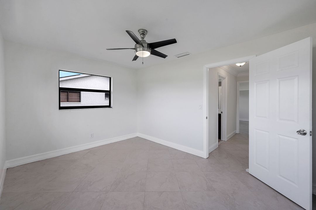 2270 42nd St SW, Naples, FL 34116