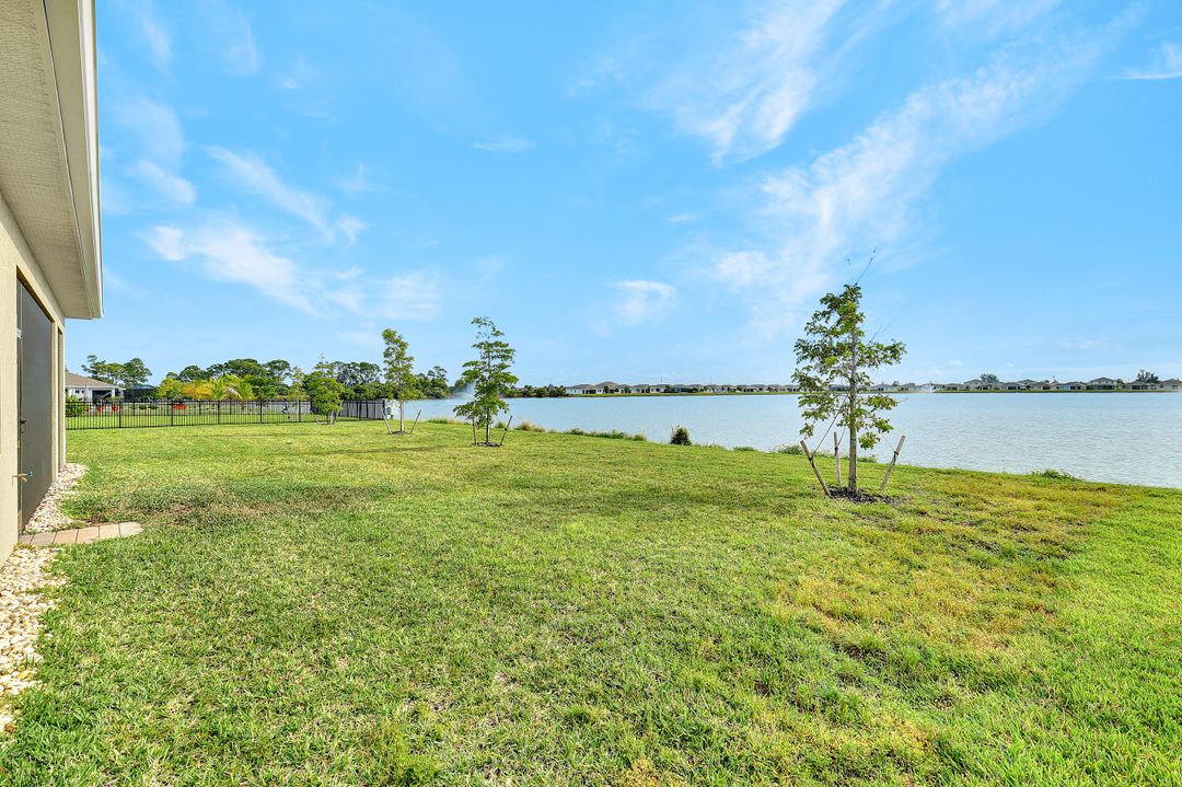 447 Spg Hl Lk Lp, Cape Coral, FL 33993