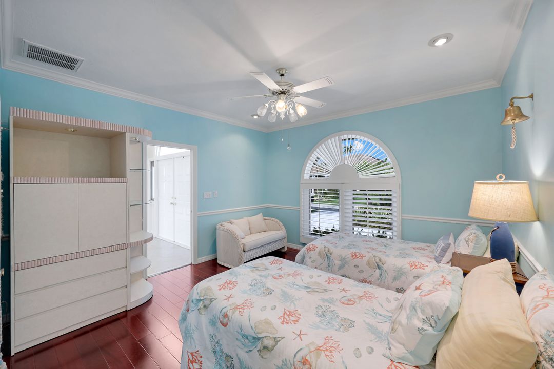 2147 Snook Dr, Naples, FL 34102