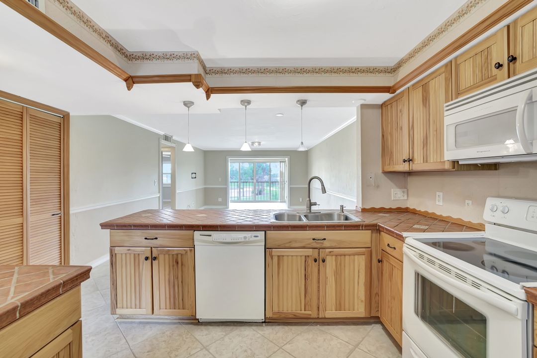 1051 Foxfire Ln #309, Naples, FL 34104