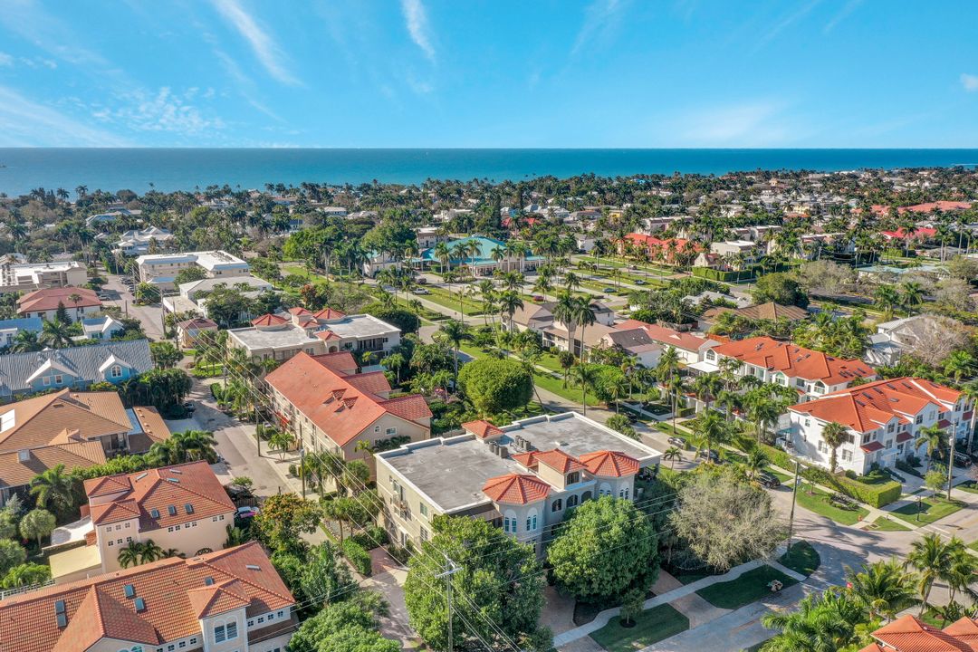 1006 5th St S, Naples, FL 34102