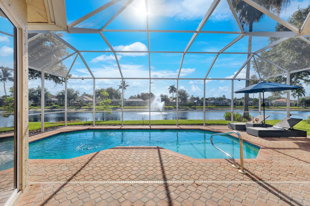 8700 Ibis Cove Cir, Naples, FL 34119