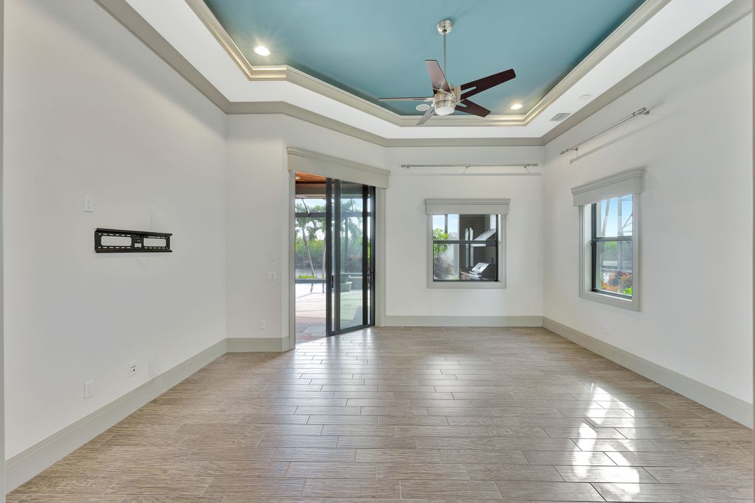 5817 Harbour Cir, Cape Coral, FL 33914