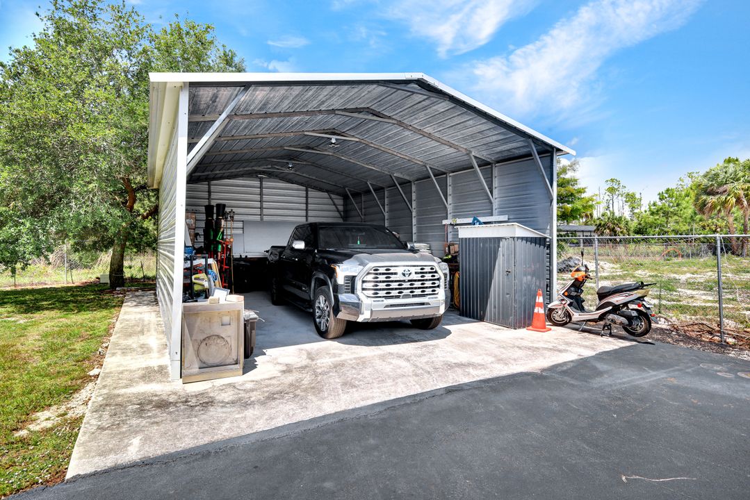121 20th Ave NE, Naples, FL 34120