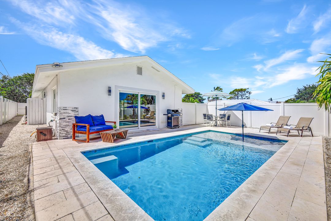 701 93rd Ave N, Naples, FL 34108