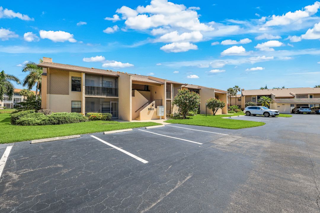 960 Palm View Dr #209, Naples, FL 34110