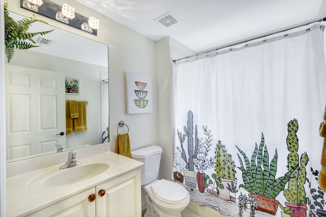 6254 Mandalay Cir, Naples, FL 34112