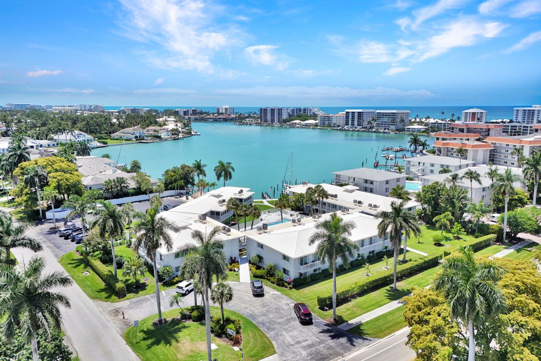 388 Harbour Dr #388, Naples, FL 34103