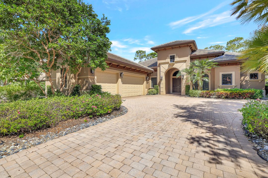 7748 Classics Dr, Naples, FL 34113