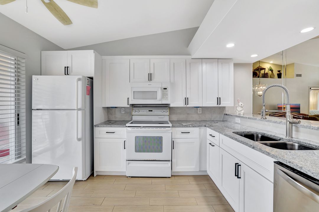 2420 Hidden Lake Dr #8, Naples, FL 34112