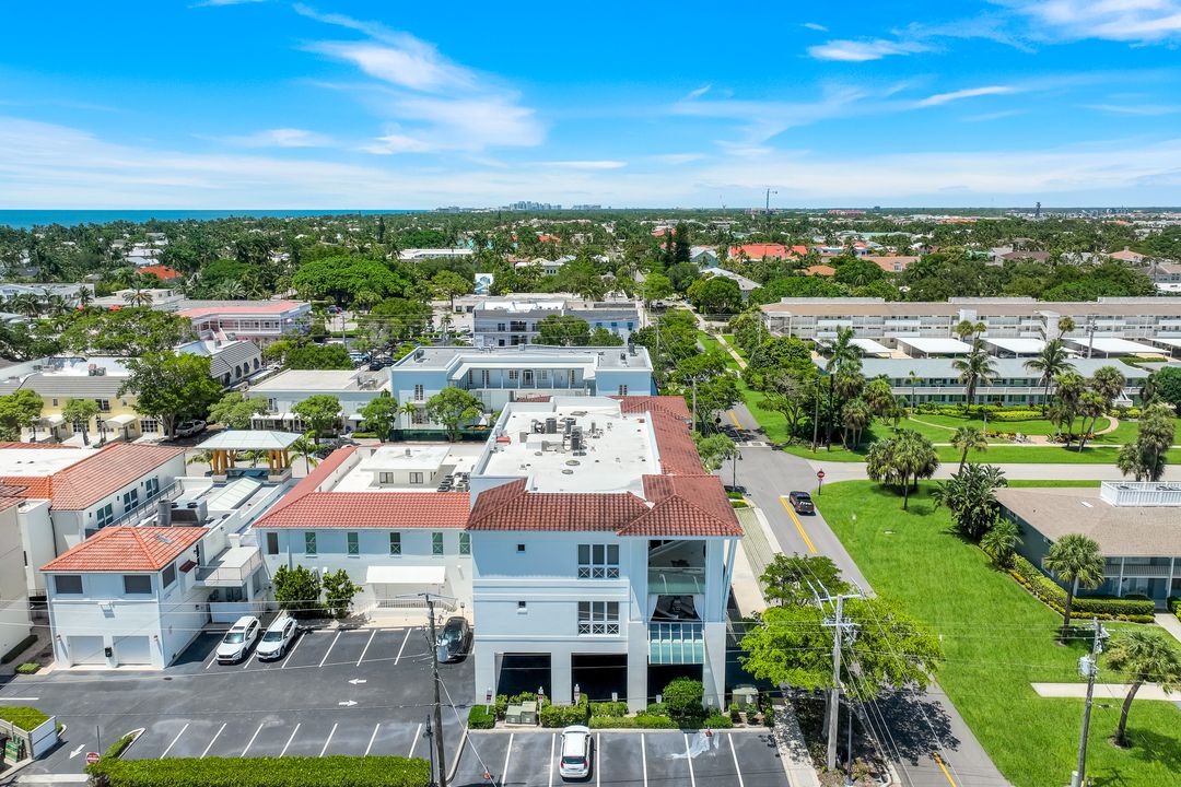 382 12th Ave S, Naples, FL 34102