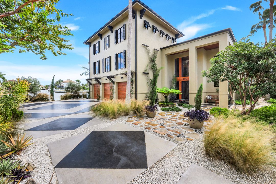 290 Channel Dr, Naples, FL 34108