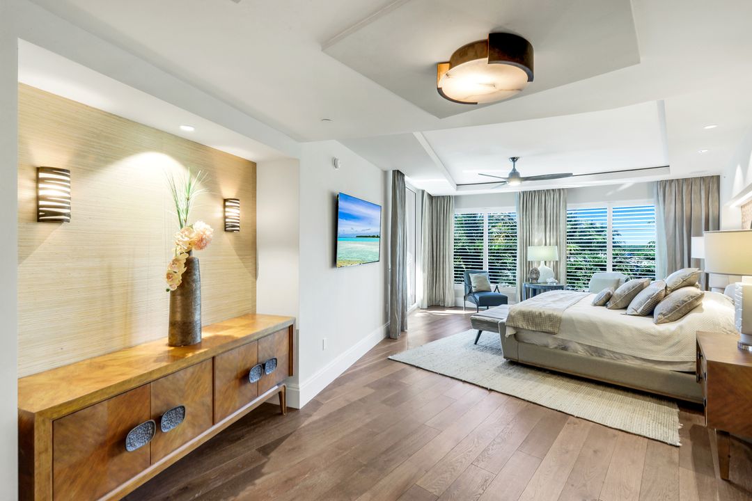 13665 Vanderbilt Dr #301, Naples, FL 34110