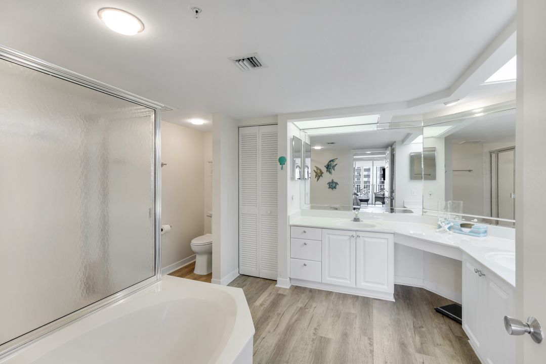 21 Bluebill Ave  #905, Naples, FL 34108