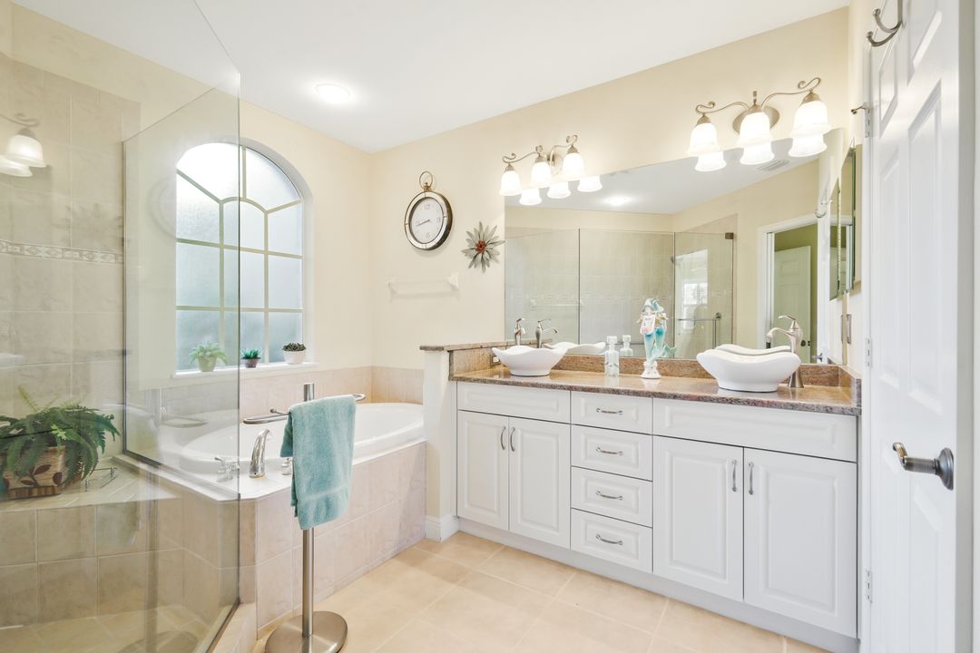 13860 Avon Park Cir #104, Fort Myers, FL 33912