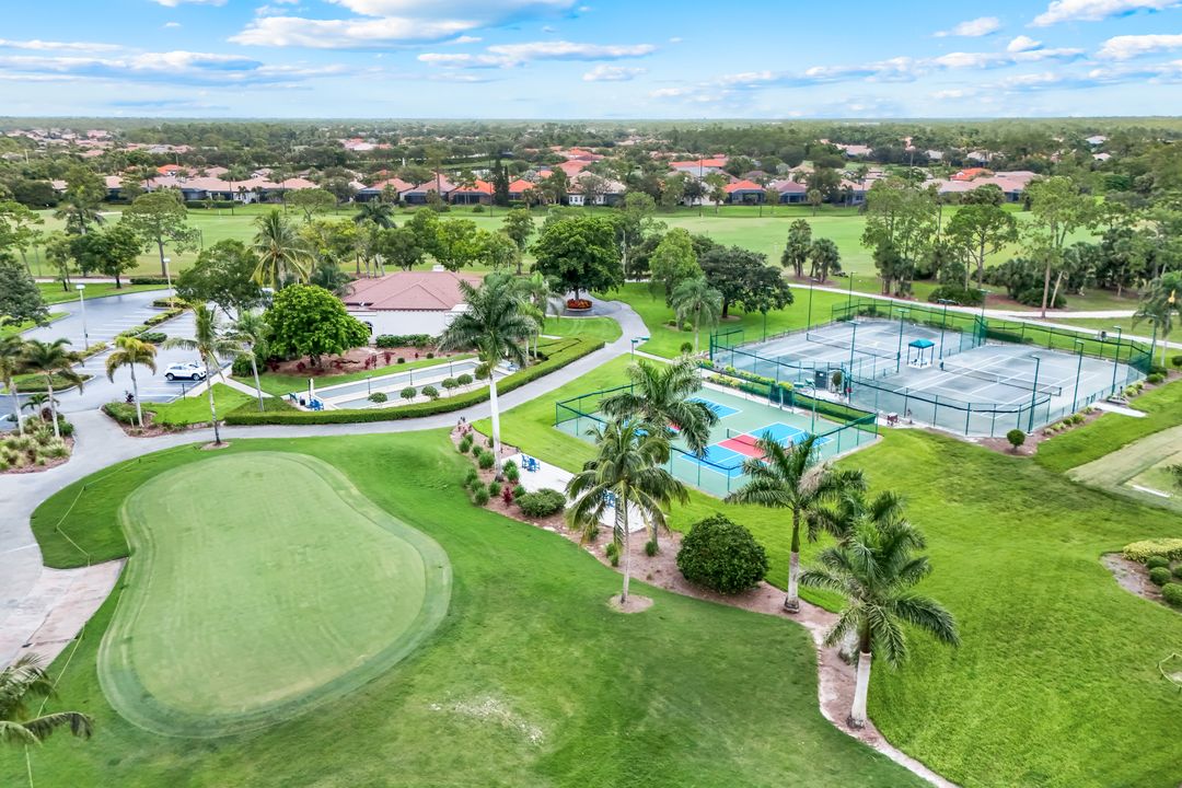 7511 Hogan Ct, Naples, FL 34113