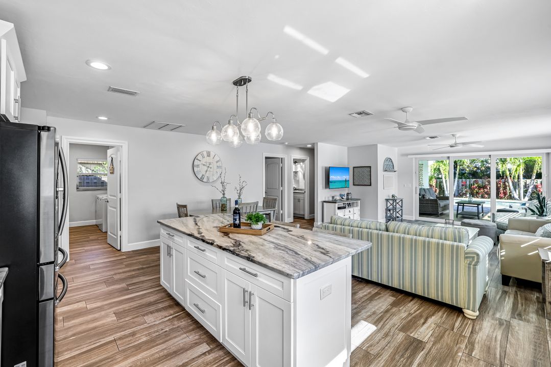 737 91st Ave N, Naples, FL 34108