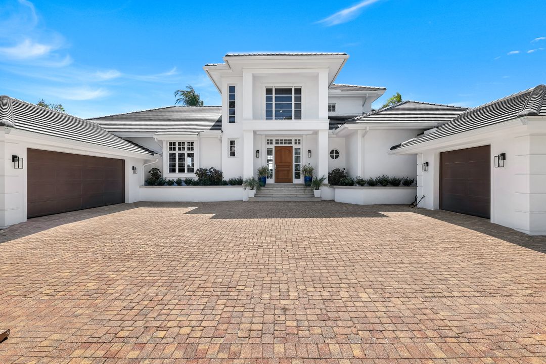 400 Springline Dr, Naples, FL 34102