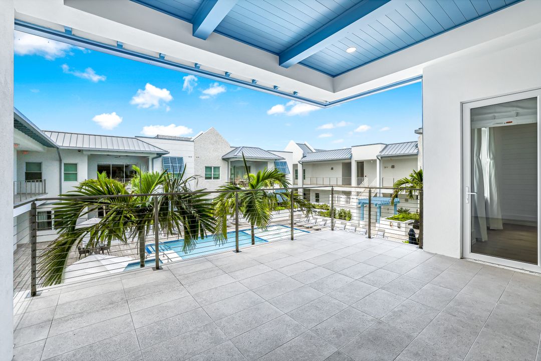 201 8th St S #308, Naples, FL 34102