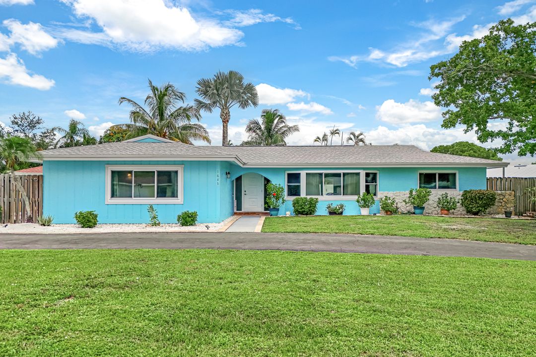 1683 S Hermitage Rd, Fort Myers, FL 33919