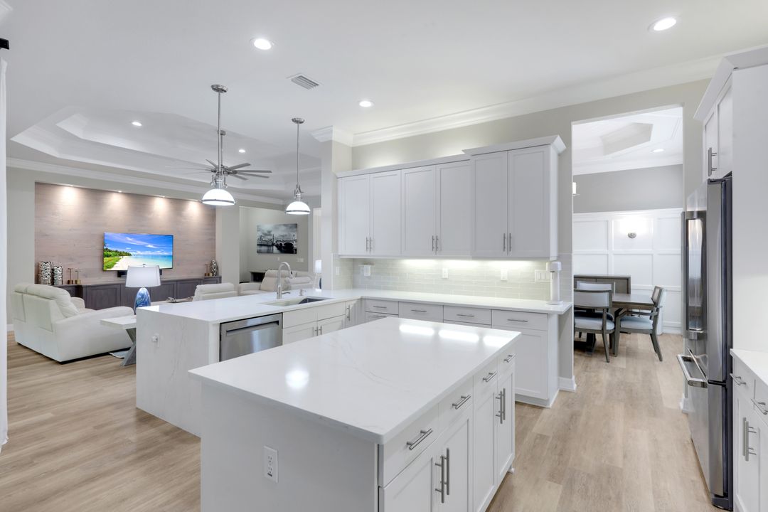 3927 Torrens Ct, Naples, FL 34119