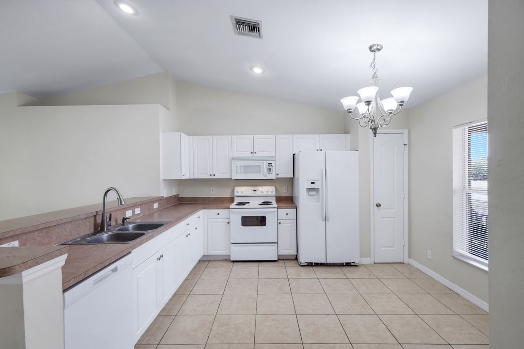 2010 NE 13th Pl, Cape Coral, FL 33909