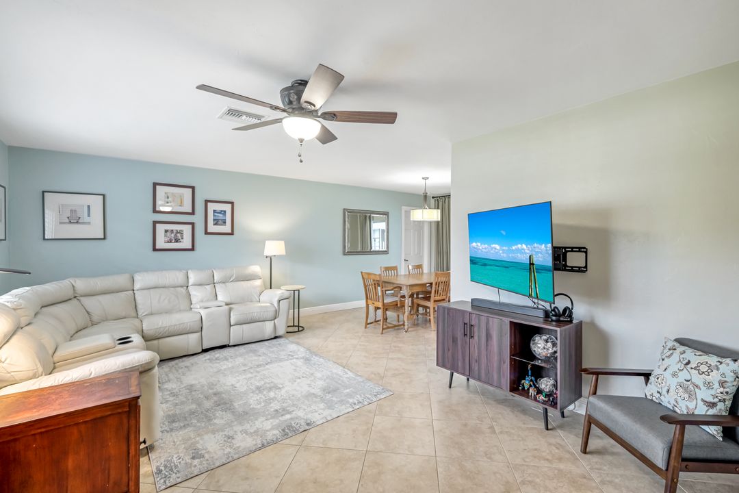 539 Cypress Way E, Naples, FL 34110