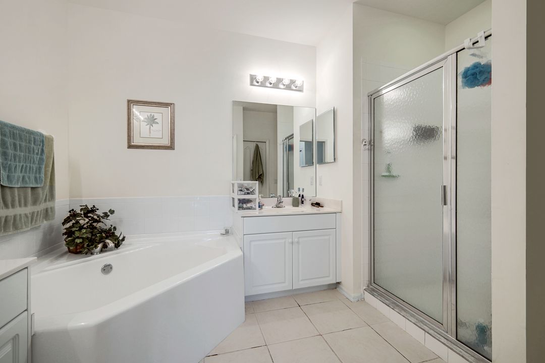 3425 Laurelgreens Ln S #203, Naples, FL 34119