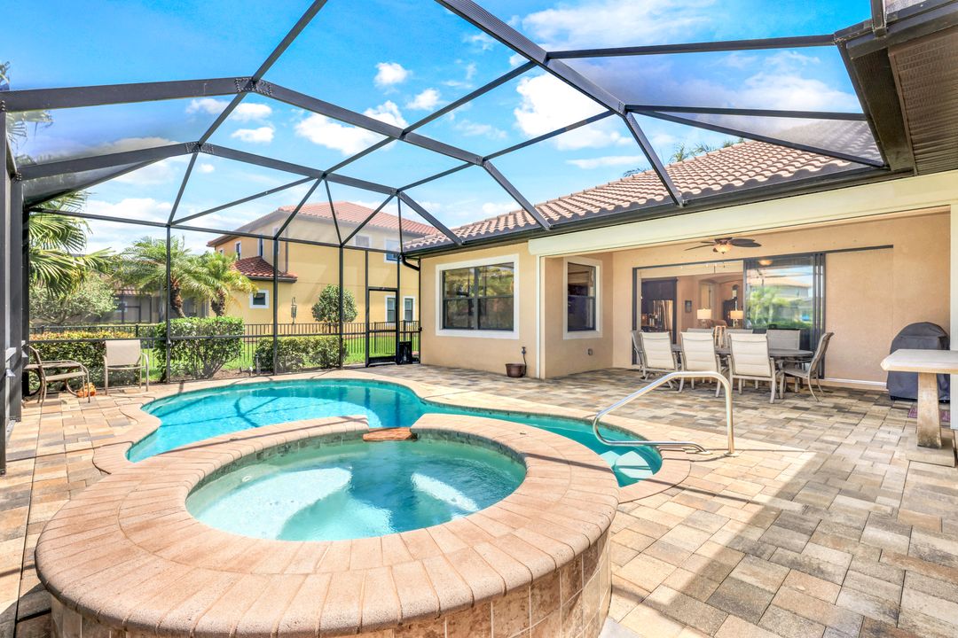 1585 Mockingbird Dr, Naples, FL 34120