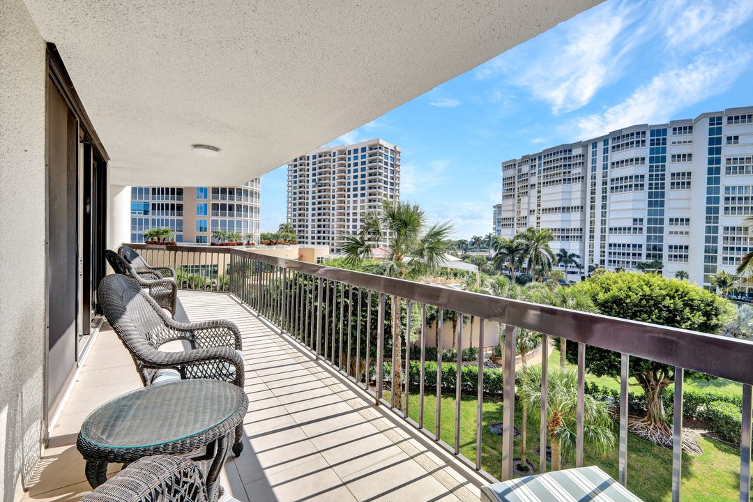 4551 Gulf Shore Blvd N #505, Naples, FL 34103