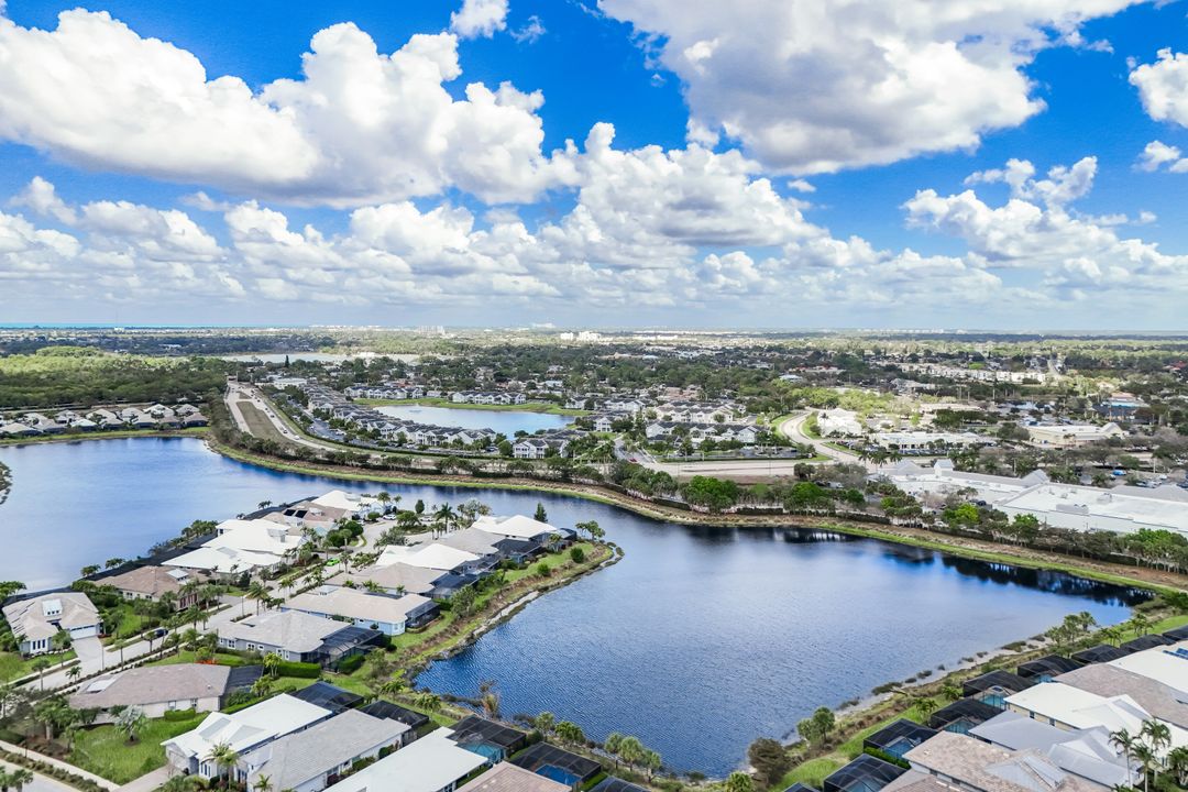 5052 Martinique Dr, Naples, FL 34113