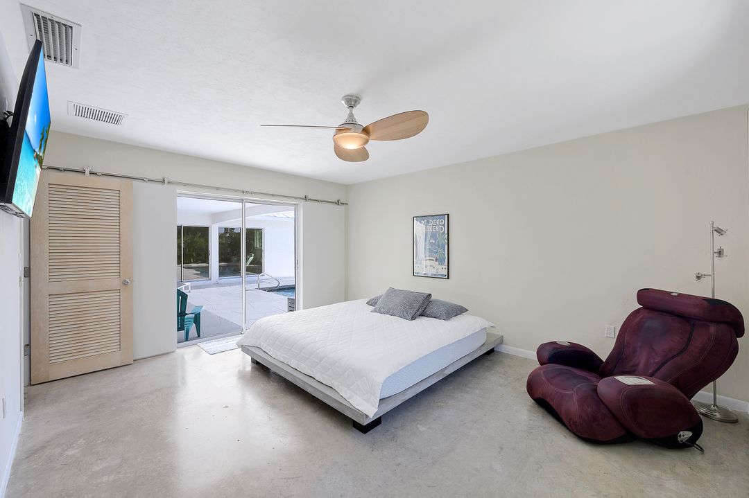 318 Grapewood Ct, Marco Island, FL 34145