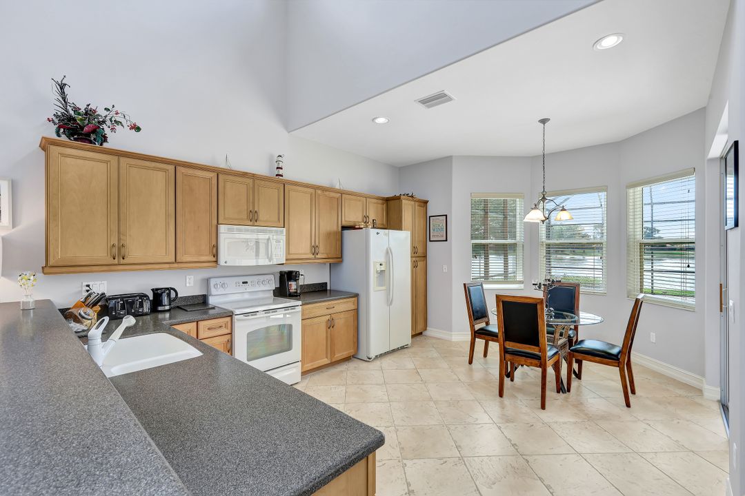 6172 Dogleg Dr, Naples, FL 34113