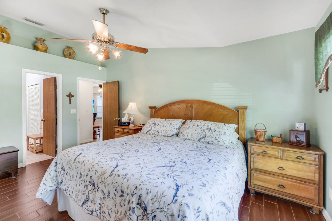 9814 Country Oaks Dr, Fort Myers, FL 33967